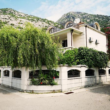 Villa Teuta Risan Luaran gambar