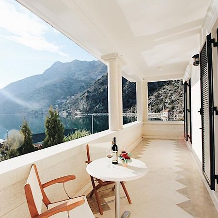 Villa Teuta Risan Luaran gambar