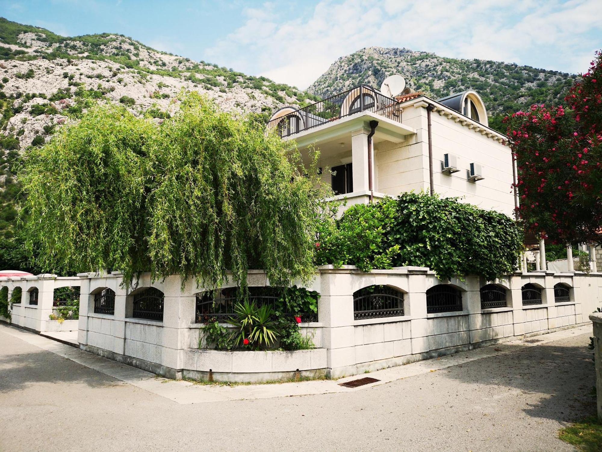 Villa Teuta Risan Luaran gambar