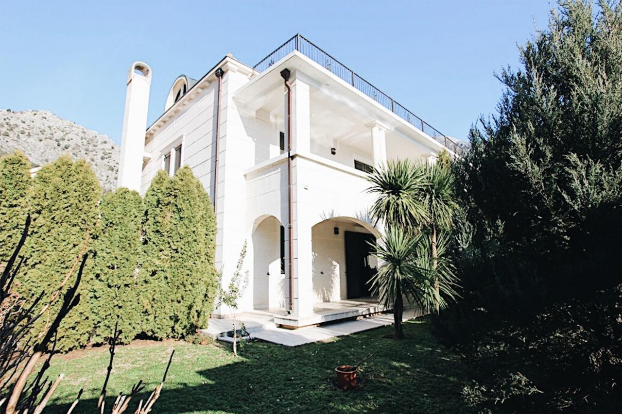 Villa Teuta Risan Luaran gambar